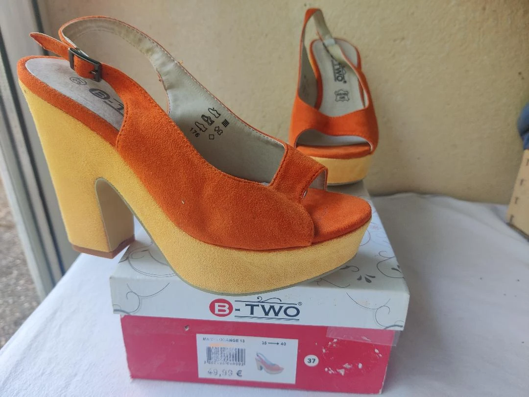 Escarpins Bicolore Orange/Jaune talons 13 cm pointure 37-neufs (1 défaut)